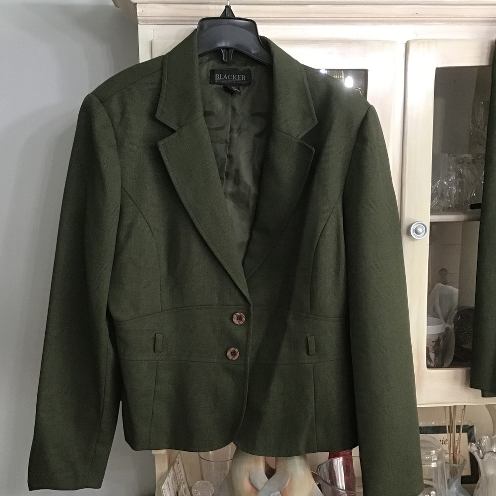Skirt suit